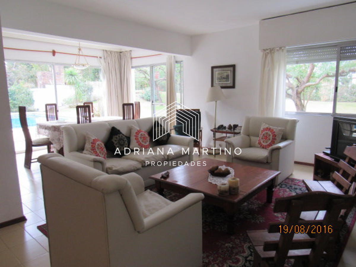 Casa ID.34091 - Casa en Rincón del Indio, a pocas cuadras del mar, con hermoso jardín y piscina