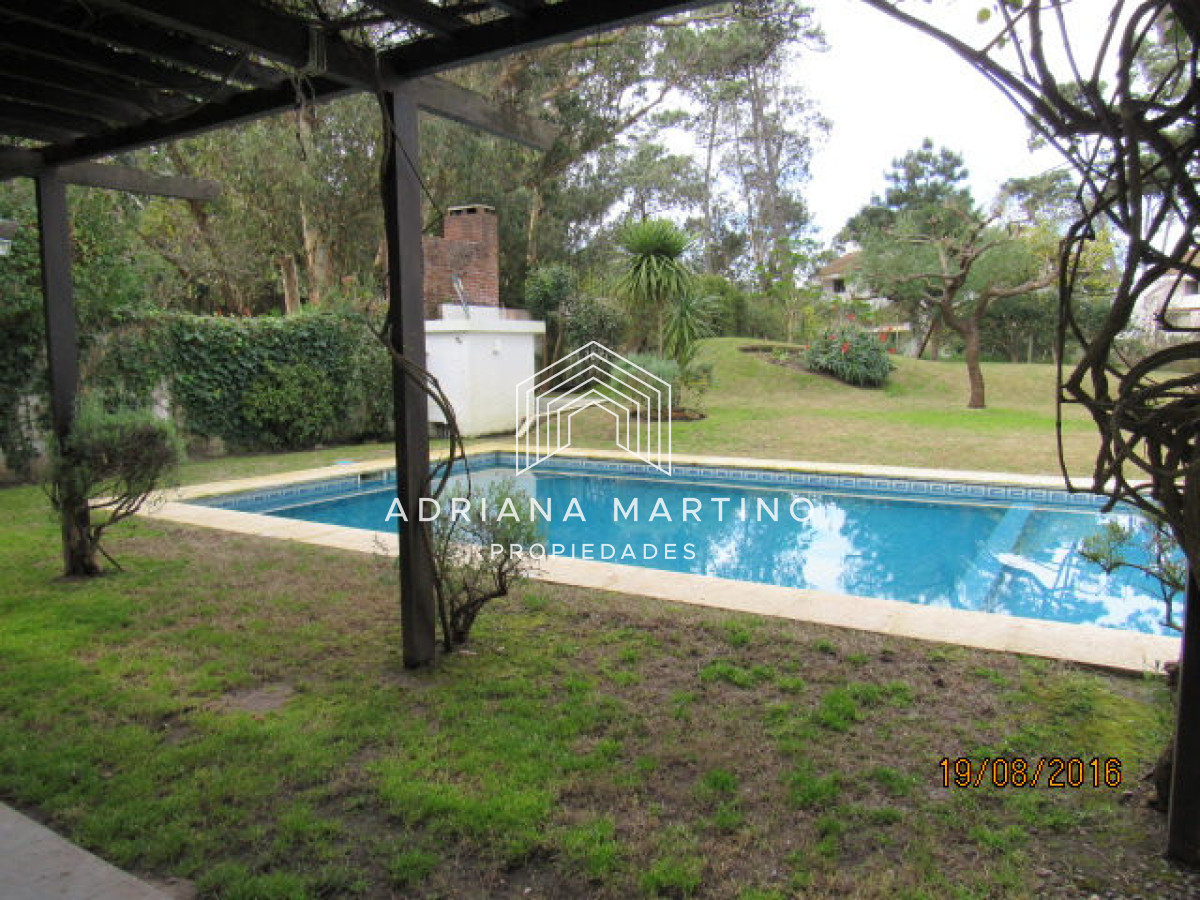 Casa ID.34091 - Casa en Rincón del Indio, a pocas cuadras del mar, con hermoso jardín y piscina