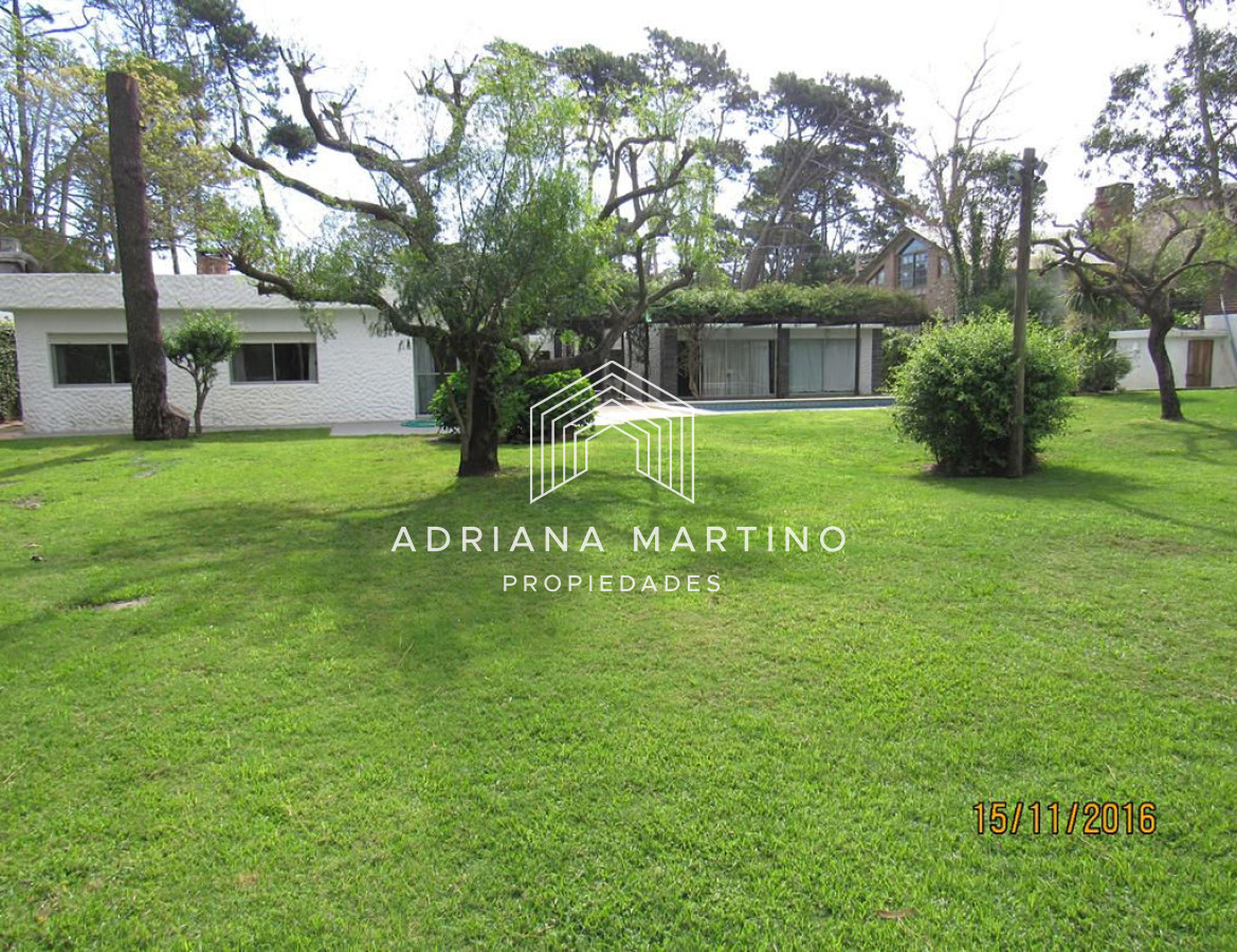 Casa ID.34091 - Casa en Rincón del Indio, a pocas cuadras del mar, con hermoso jardín y piscina