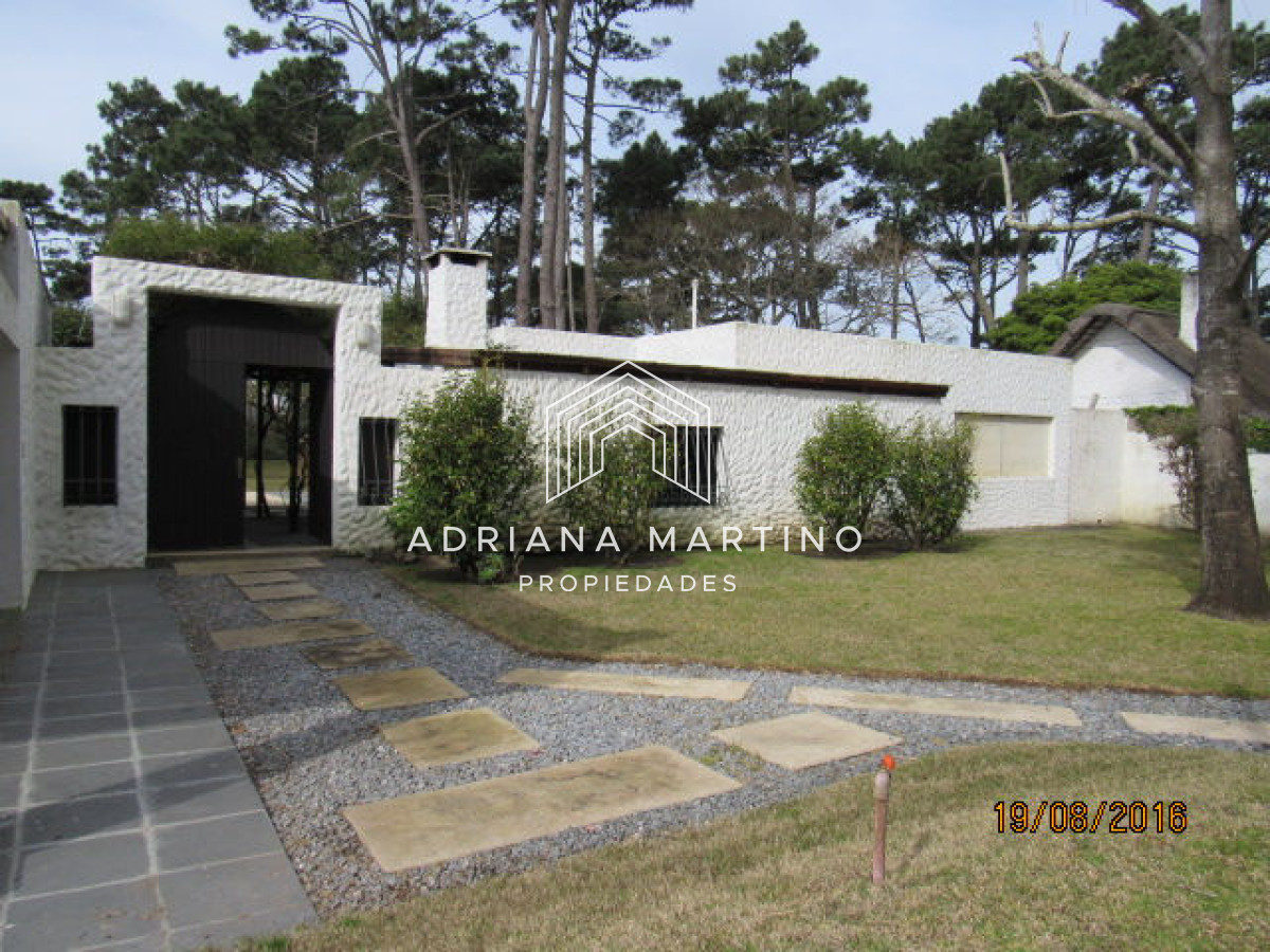 Casa ID.34091 - Casa en Rincón del Indio, a pocas cuadras del mar, con hermoso jardín y piscina