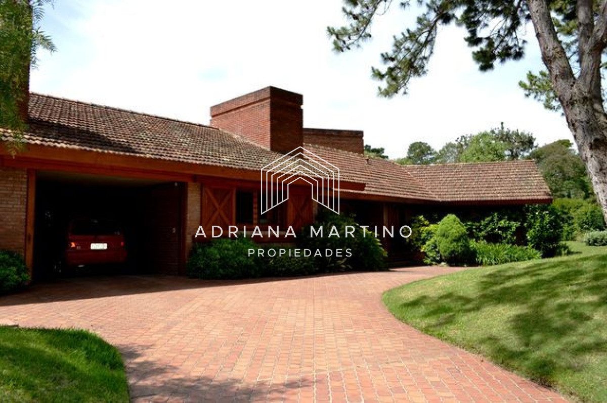 Casa ID.33510 - Casa en el Golf 4 dormitorios con piscina y parrillero