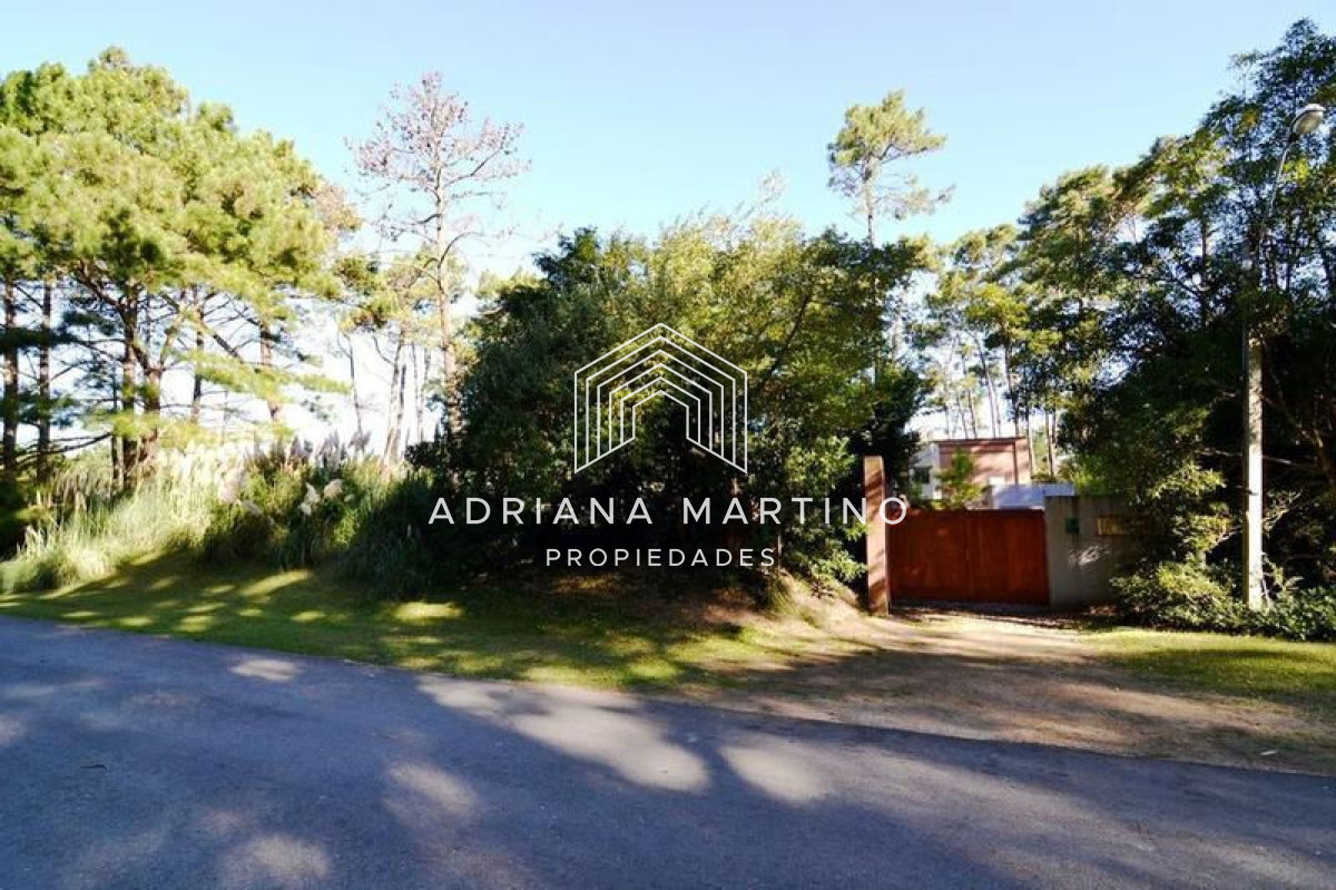 Casa ID.33672 - Casa en Rincón del Indio 4 dormitorios y dependencia con piscina y parrillero