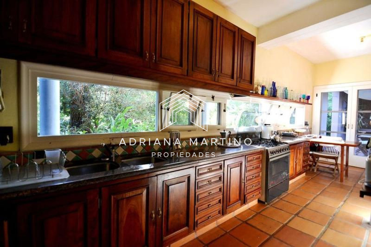 Casa ID.33672 - Casa en Rincón del Indio 4 dormitorios y dependencia con piscina y parrillero