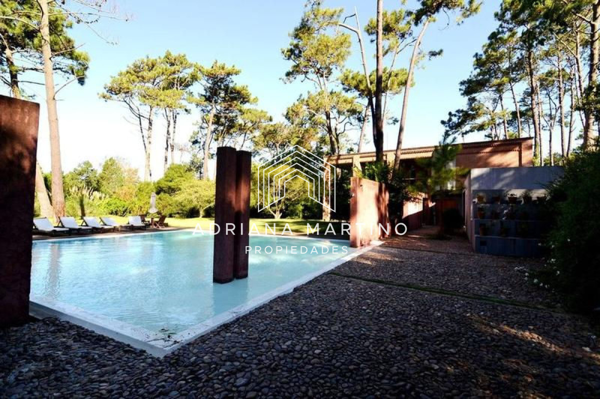 Casa ID.33672 - Casa en Rincón del Indio 4 dormitorios y dependencia con piscina y parrillero