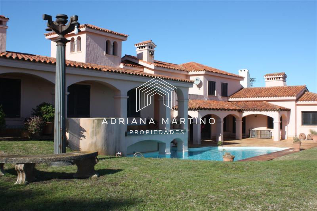 Casa ID.33940 - Excelente propiedad en venta 