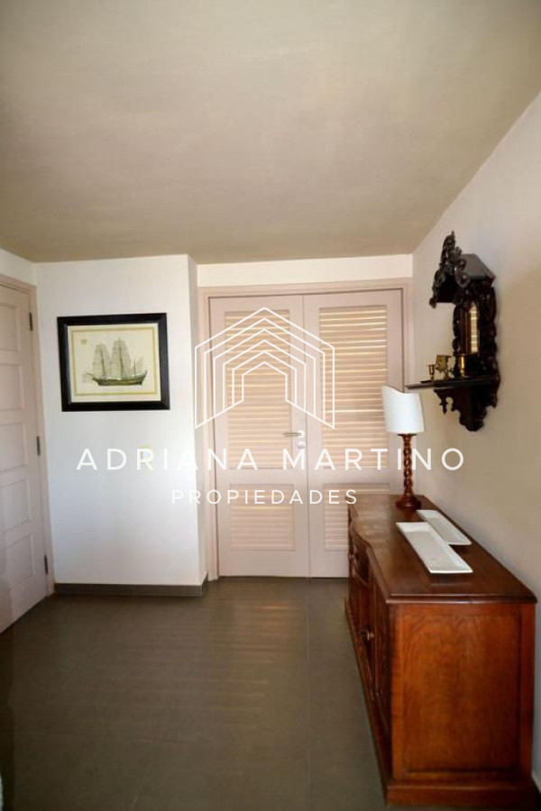 Casa ID.32672 - Magnifica casa ubicada frente a playa mansa, con espectacular vista al mar.