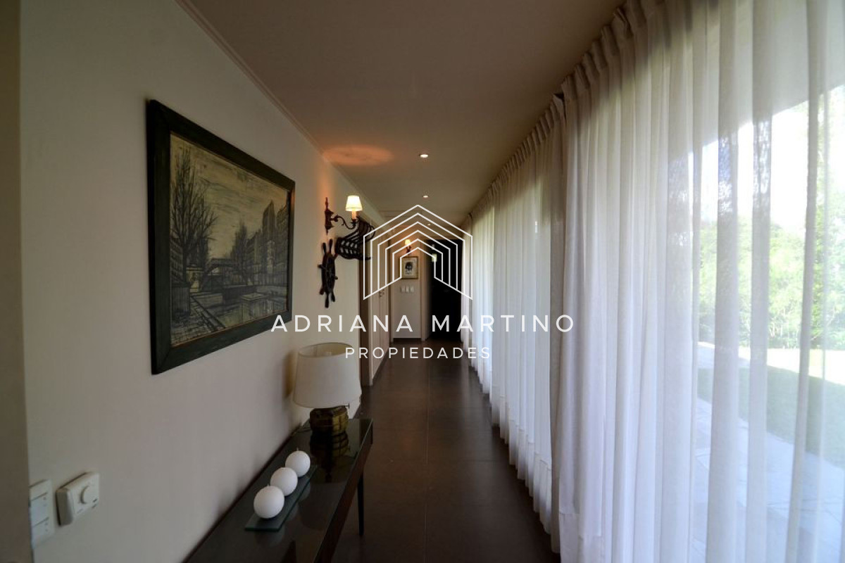 Casa ID.32672 - Magnifica casa ubicada frente a playa mansa, con espectacular vista al mar.