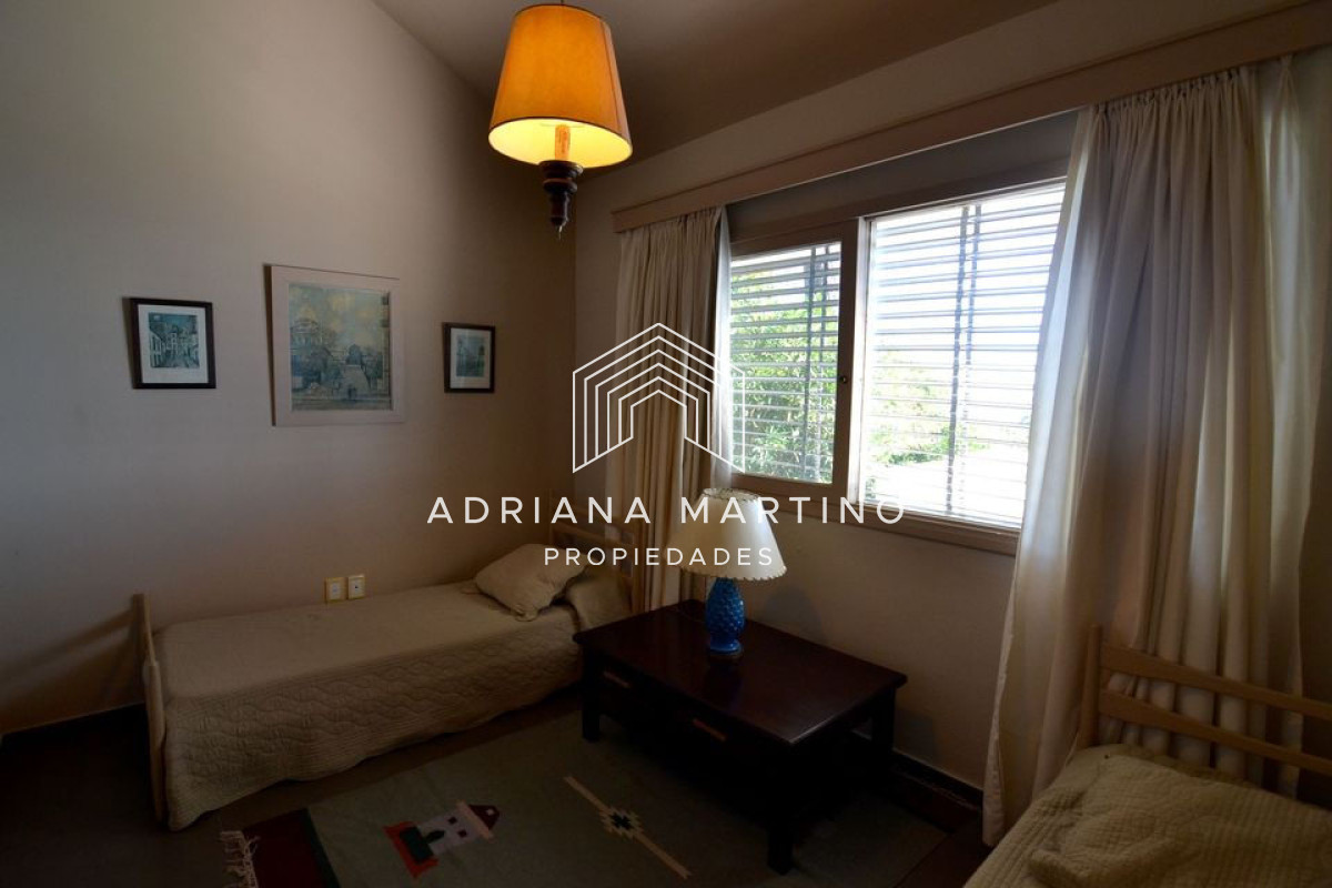 Casa ID.32672 - Magnifica casa ubicada frente a playa mansa, con espectacular vista al mar.