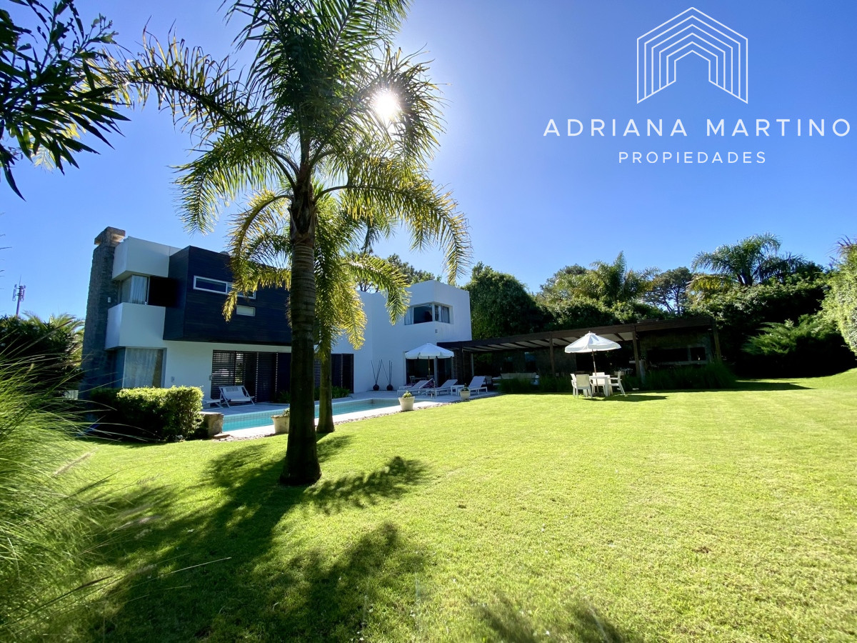 Hermosa residencia en playa brava a metros del mar  punta del este