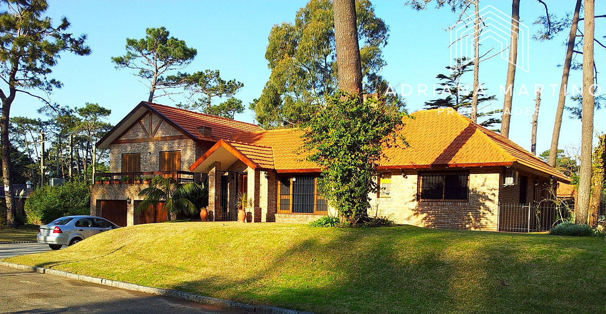 Casa en la Mansa 3 dormitorios y dependencia con barbacoa y amplio jardín