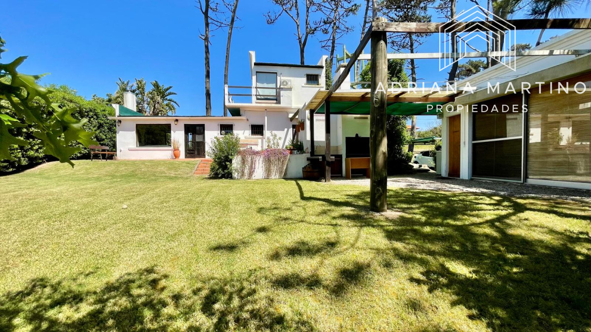 Venta de Casa a Metros del Mar – Entorno Natural y Amplio Terreno