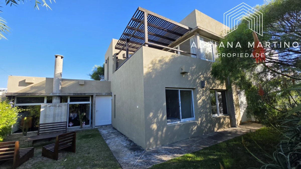 Vivi en Manantiales! Moderna casa a pocos metros del mar con maximo confort!