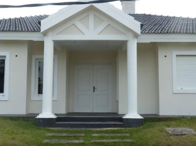Casa modera 4 dormitorios en Pinares