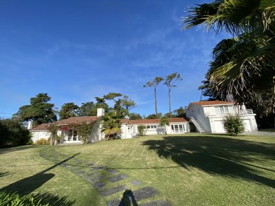 Hermosa propiedad a cuadras de la playa brava en Punta del Este 