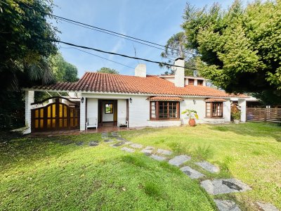 Cómoda casa con 8 dormitorios a metros de la playa mansa 