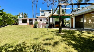 Venta de Casa a Metros del Mar ? Entorno Natural y Amplio Terreno