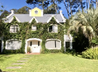 Excelente propiedad en pinares punta del este 