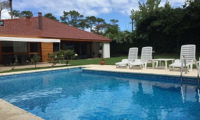 Hermosa residencia paradas de Playa Mansa
