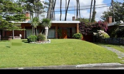 Hermoso Chalet a metros Del Mar sobre playa Mansa