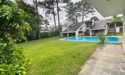 Confortable propiedad en Cantegril