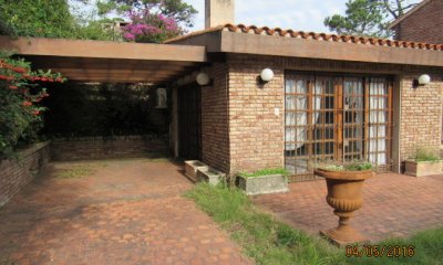 Hermosa casa en playa Mansa a pocos metros del mar