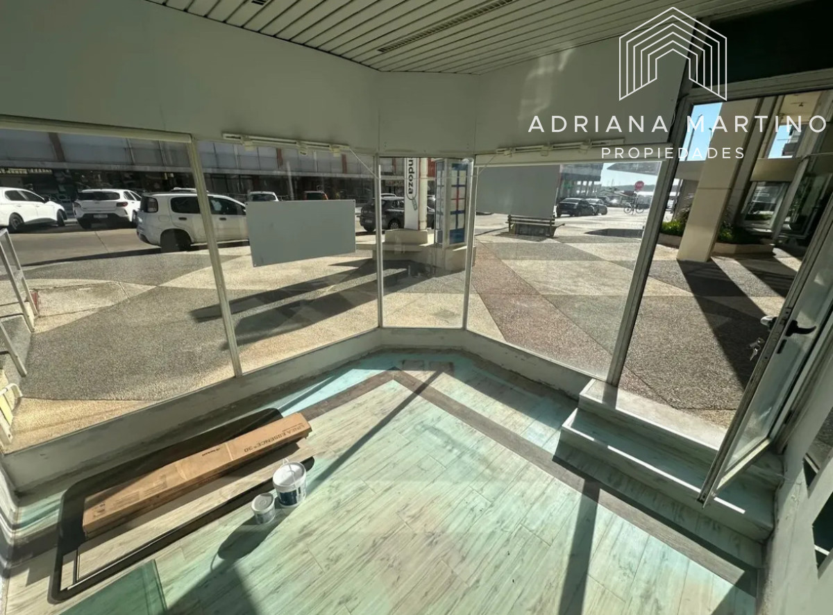 Local comercial en venta esquinero península