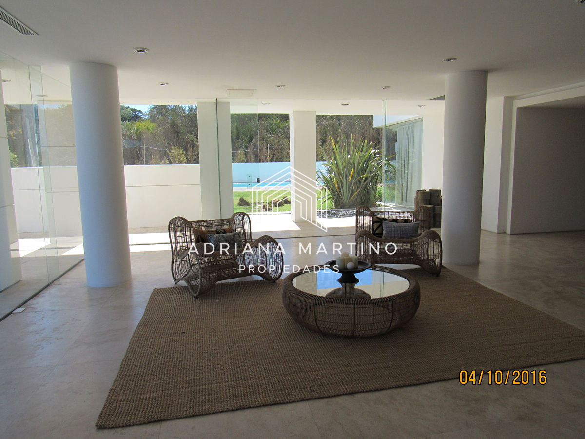 Apartamento ID.37018 - Lujoso Penthouse ubicado frente al mar en la Brava. 