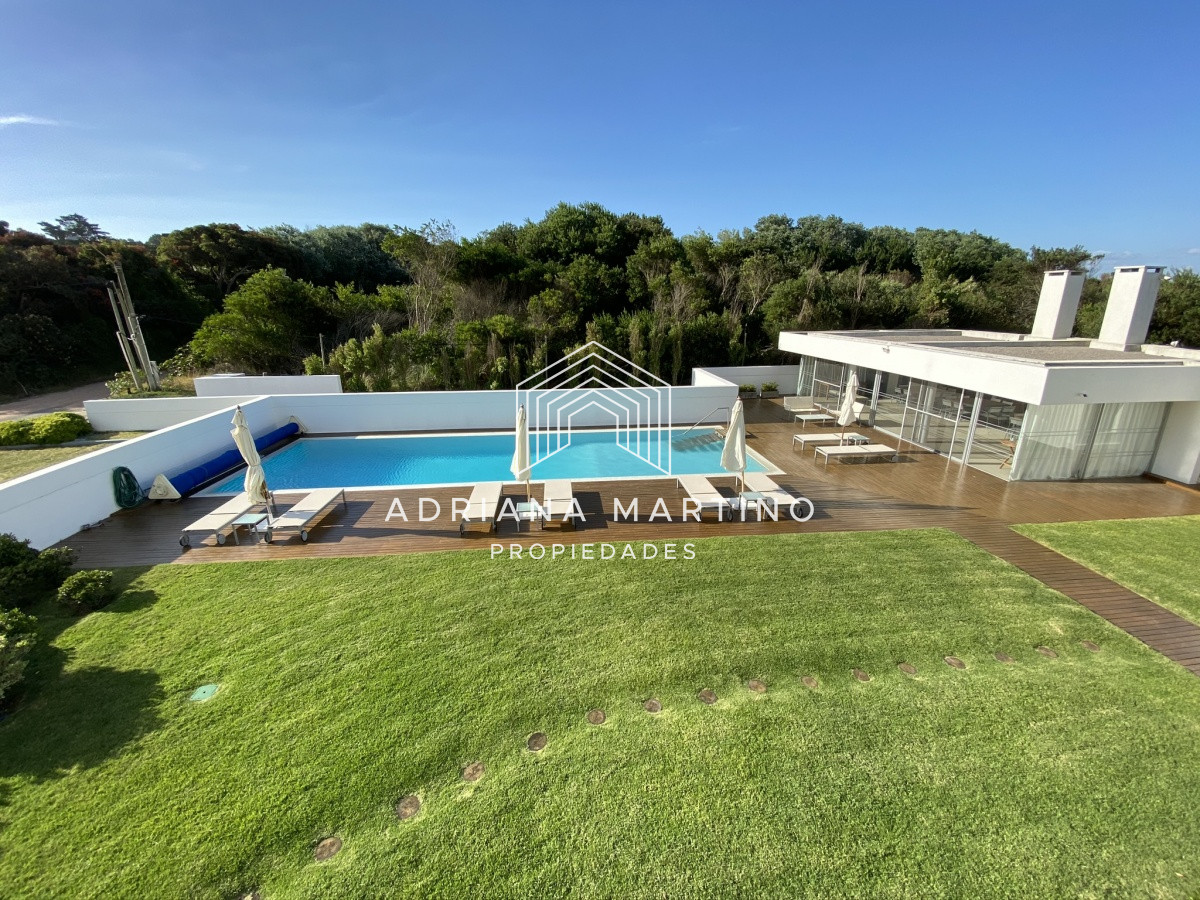 Apartamento ID.37018 - Lujoso Penthouse ubicado frente al mar en la Brava. 