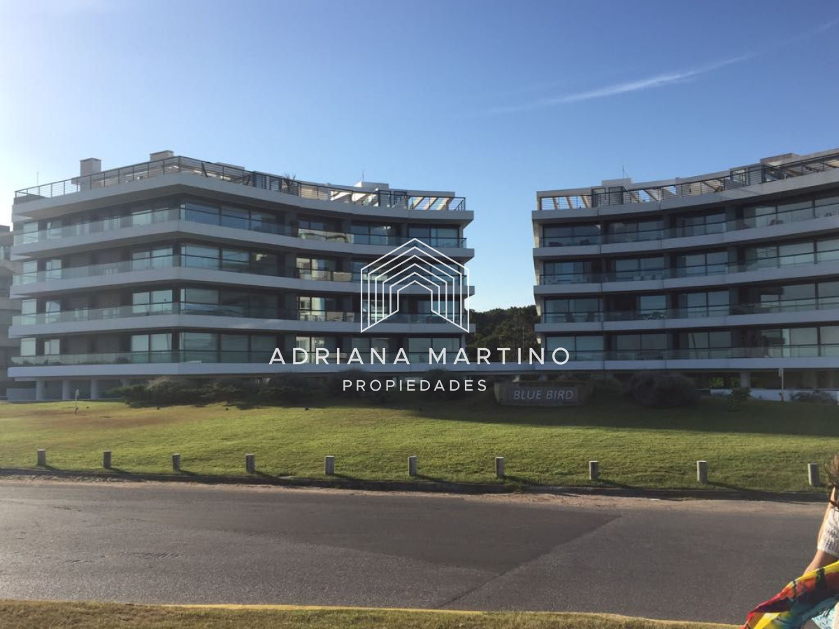 Apartamento ID.71107 - Excelente penthouse duplex en primera línea playa brava 