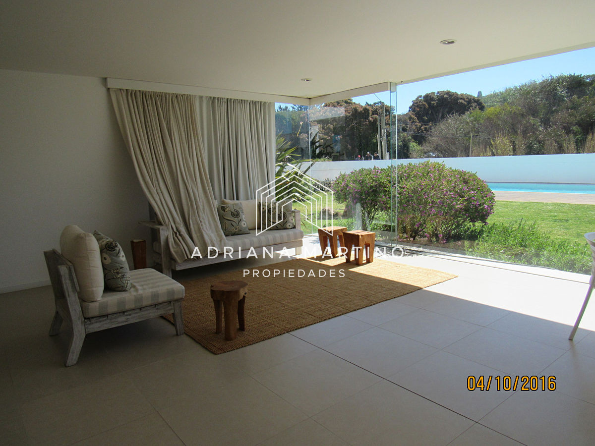 Apartamento ID.37018 - Lujoso Penthouse ubicado frente al mar en la Brava. 