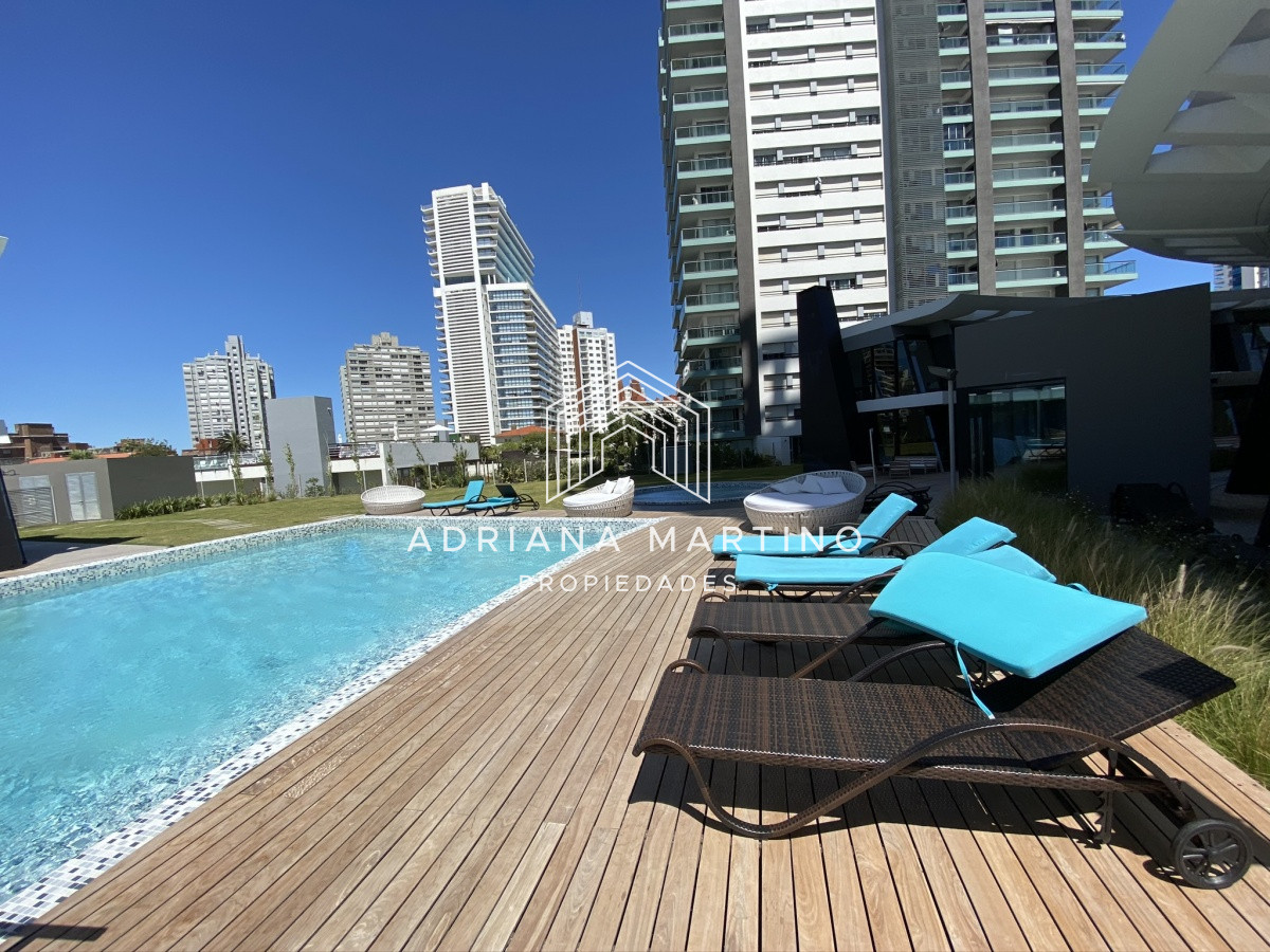 Apartamento ID.36946 - Hermoso apartamento sobre Av. Chiverta Punta del Este.