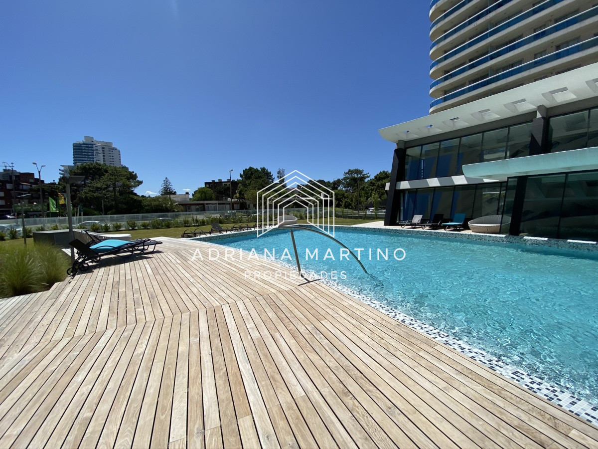 Apartamento ID.36946 - Hermoso apartamento sobre Av. Chiverta Punta del Este.