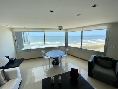 Tiburón 3. Playa Brava. Punta del Este. Frente al mar. 