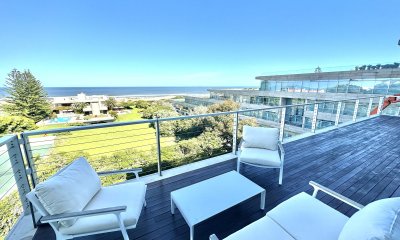 Edificio único en Punta del Este. Ubicación espectacular.