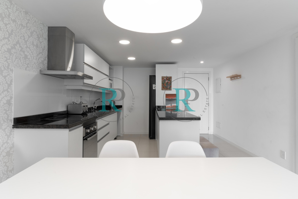 Apartamento ID.2002 - TORRE ESMERALDA. PUNTA DEL ESTE. PLAYA BRAVA. A METROS DEL MAR.