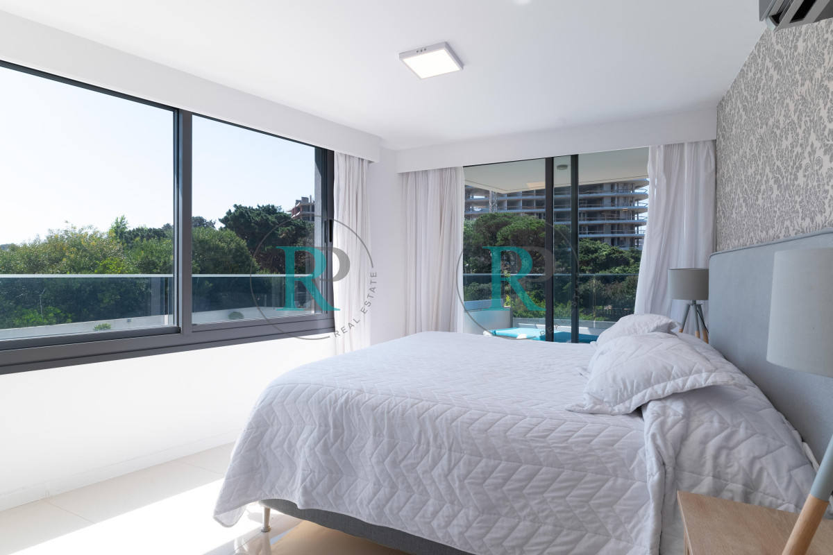Apartamento ID.2002 - TORRE ESMERALDA. PUNTA DEL ESTE. PLAYA BRAVA. A METROS DEL MAR.