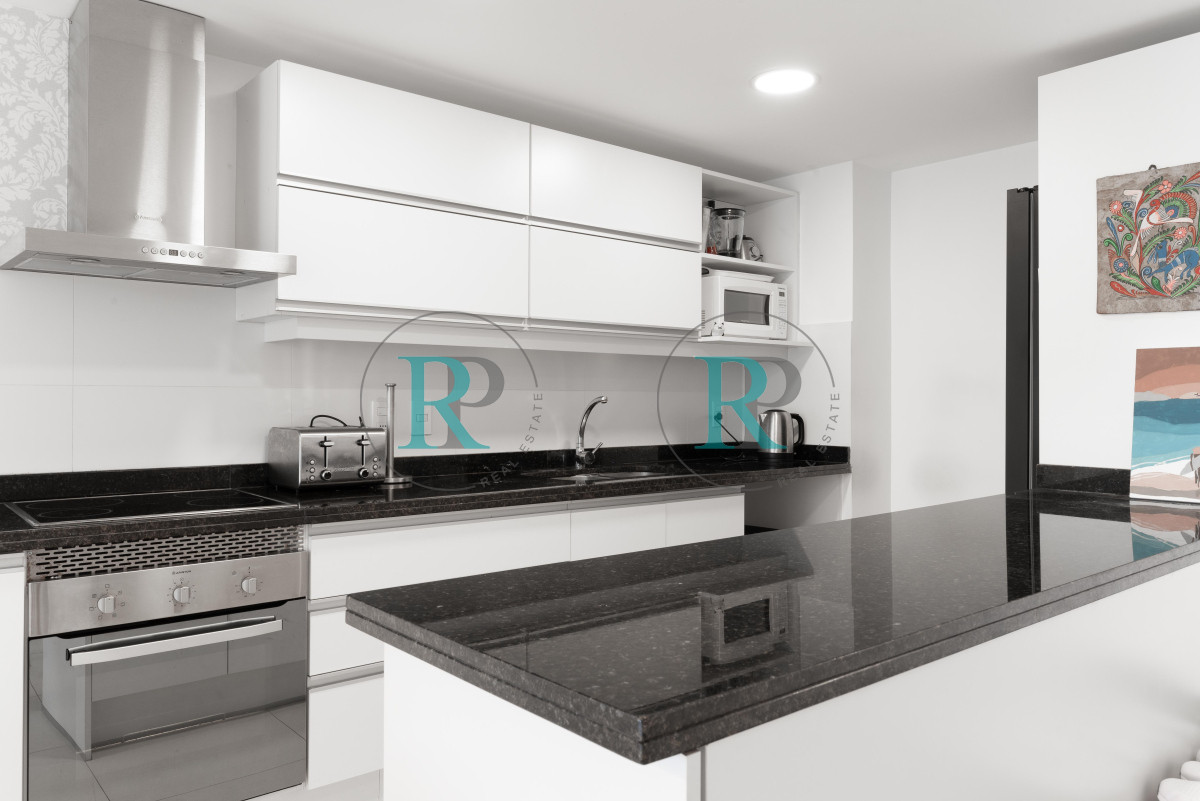 Apartamento ID.2002 - TORRE ESMERALDA. PUNTA DEL ESTE. PLAYA BRAVA. A METROS DEL MAR.