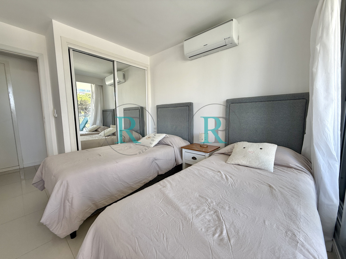Apartamento ID.2002 - TORRE ESMERALDA. PUNTA DEL ESTE. PLAYA BRAVA. A METROS DEL MAR.