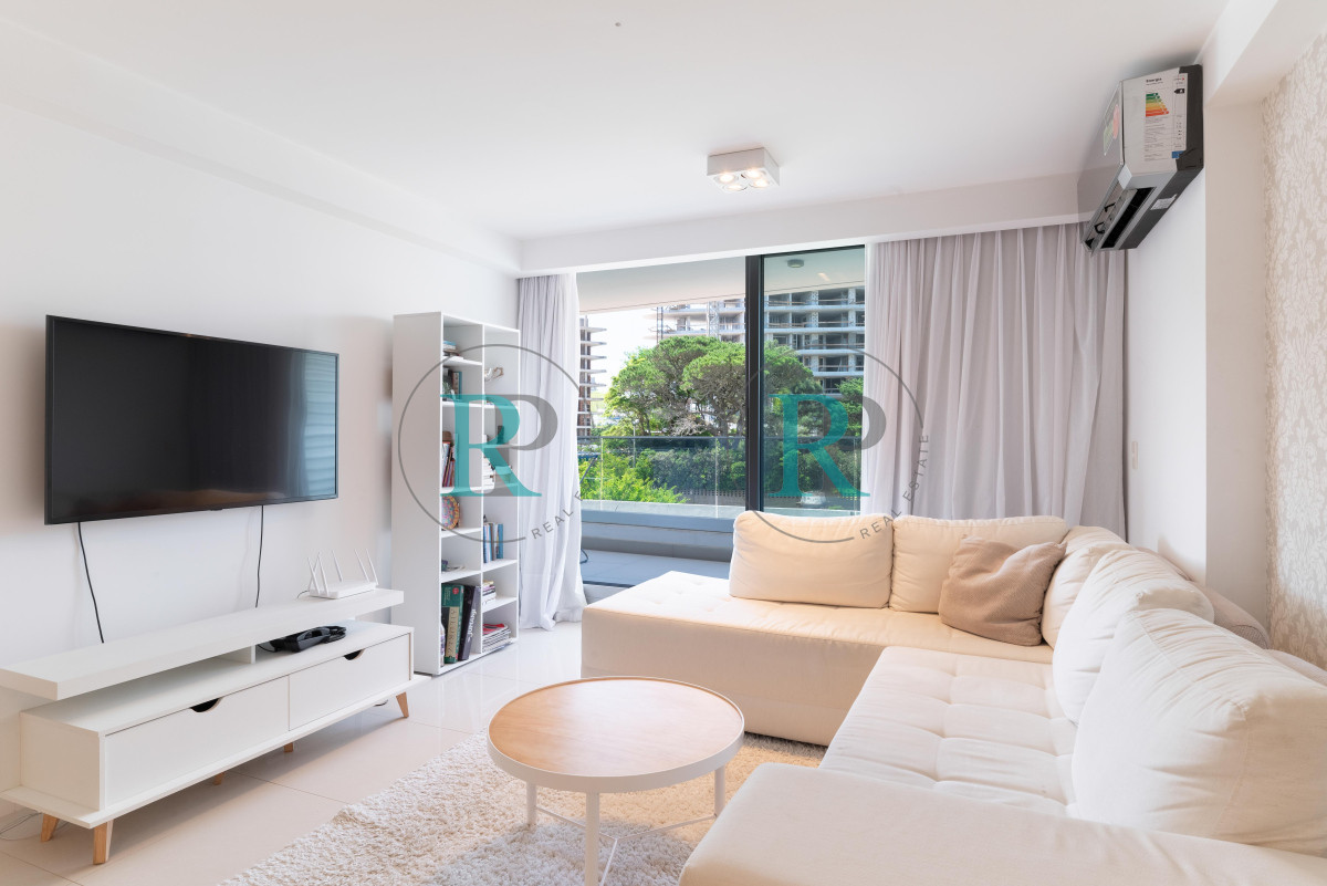 Apartamento ID.2002 - TORRE ESMERALDA. PUNTA DEL ESTE. PLAYA BRAVA. A METROS DEL MAR.