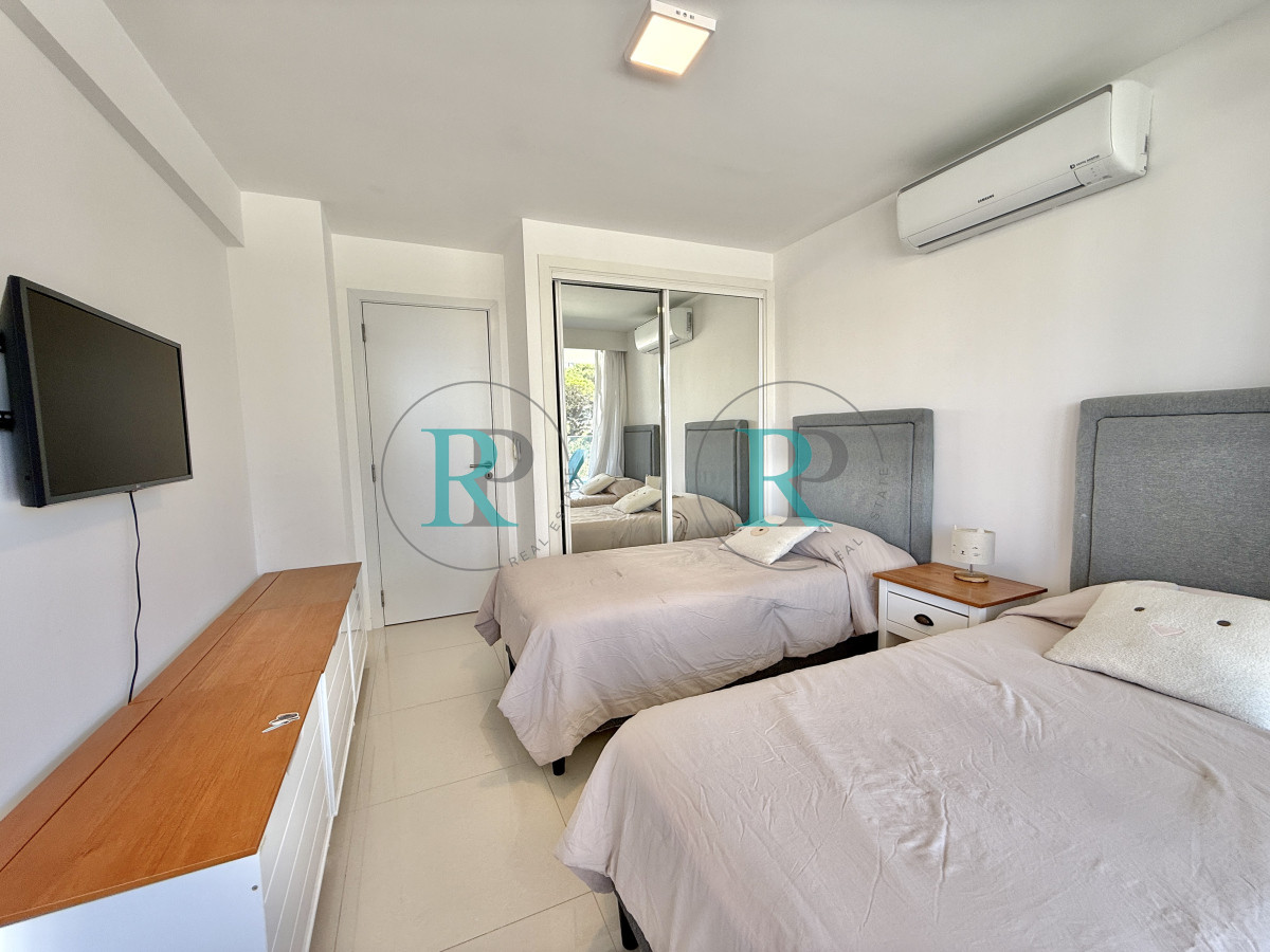 Apartamento ID.2002 - TORRE ESMERALDA. PUNTA DEL ESTE. PLAYA BRAVA. A METROS DEL MAR.
