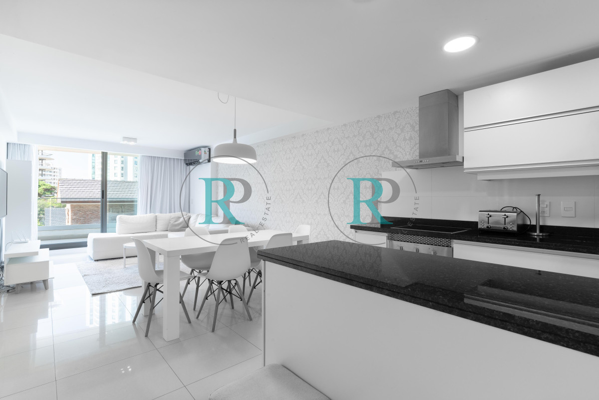 Apartamento ID.2002 - TORRE ESMERALDA. PUNTA DEL ESTE. PLAYA BRAVA. A METROS DEL MAR.