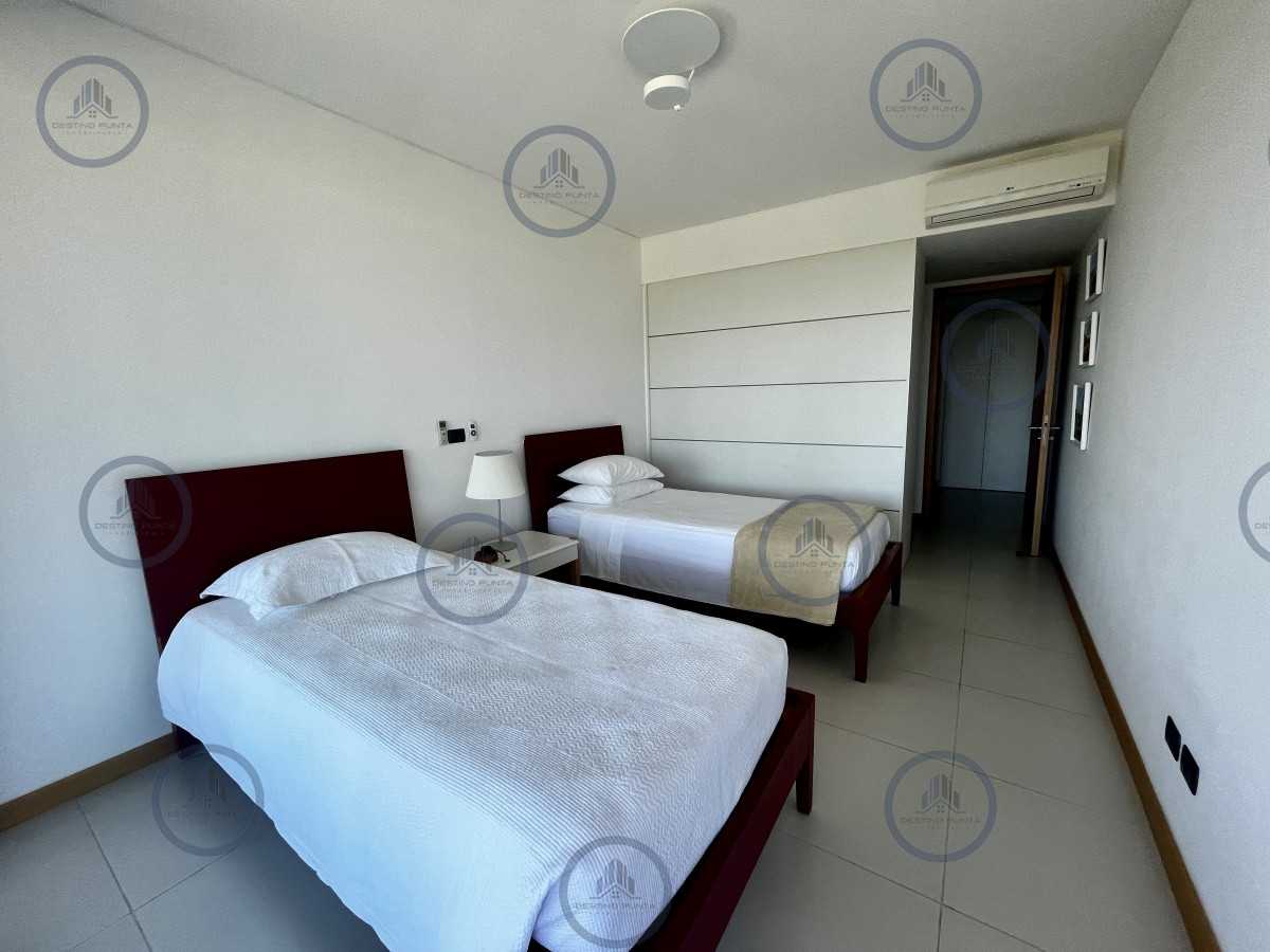 Apartamento ID.1074 - Tiburón Terrazas Barra. Sobre Playa Brava. Punta del Este.