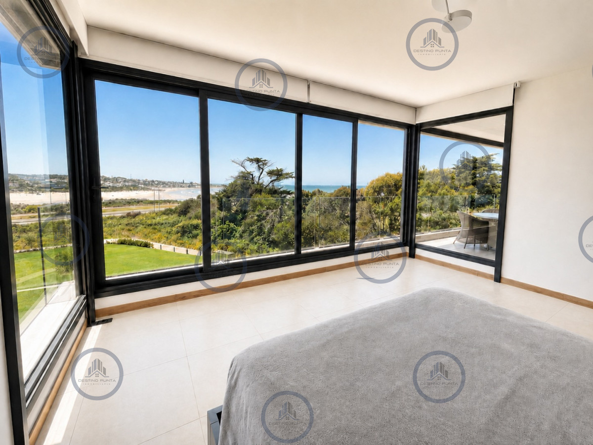 Apartamento ID.1074 - Tiburón Terrazas Barra. Sobre Playa Brava. Punta del Este.