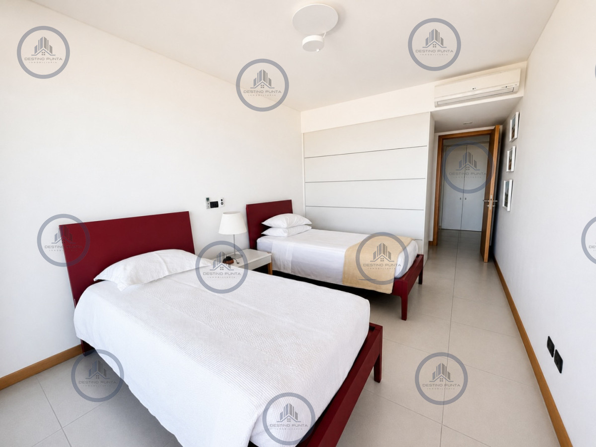Apartamento ID.1074 - Tiburón Terrazas Barra. Sobre Playa Brava. Punta del Este.
