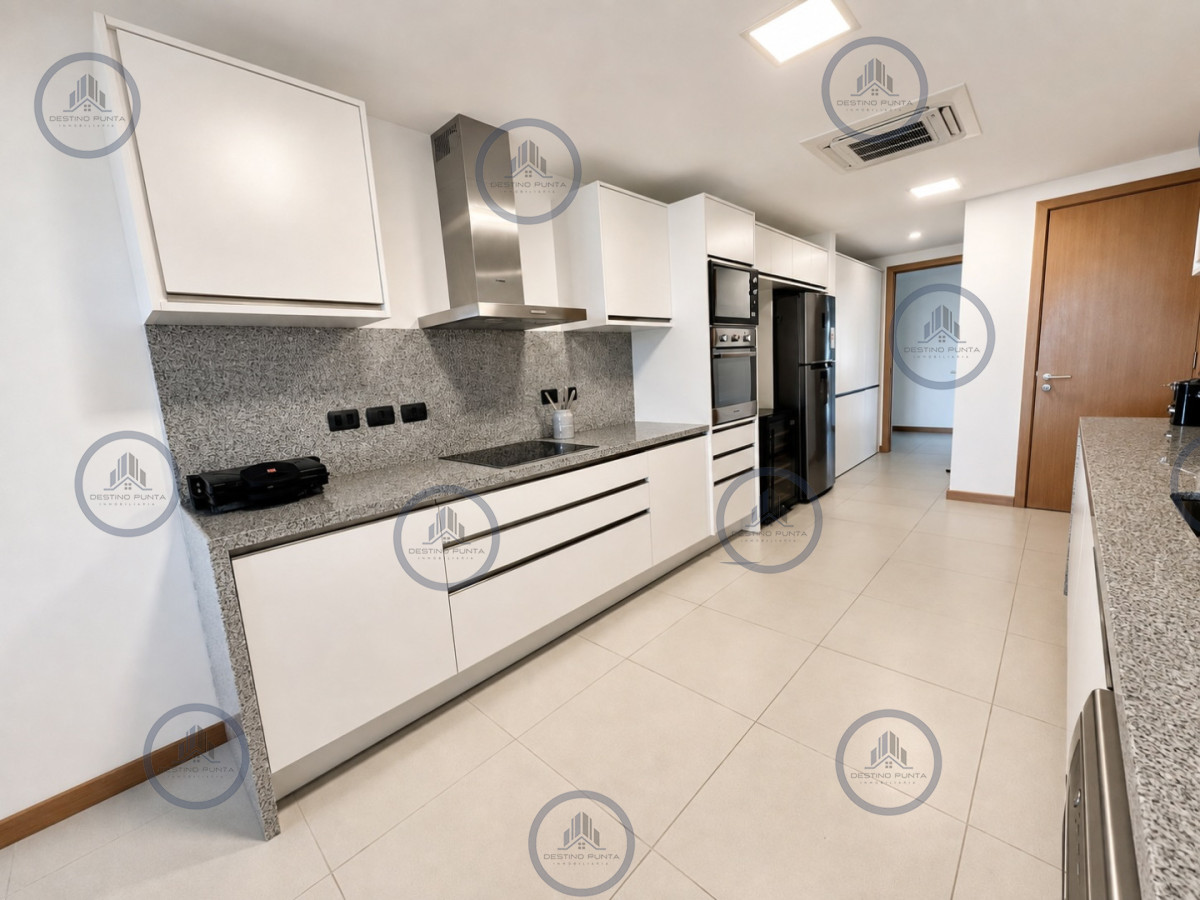 Apartamento ID.1074 - Tiburón Terrazas Barra. Sobre Playa Brava. Punta del Este.