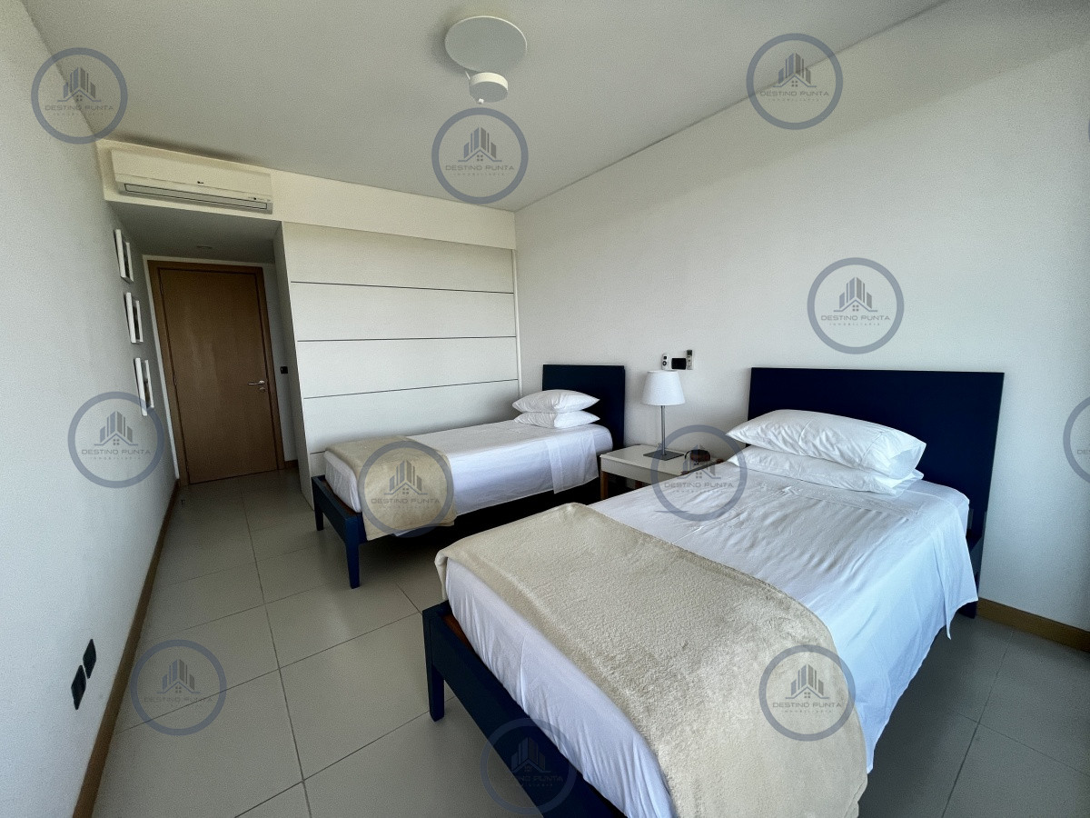 Apartamento ID.1074 - Tiburón Terrazas Barra. Sobre Playa Brava. Punta del Este.