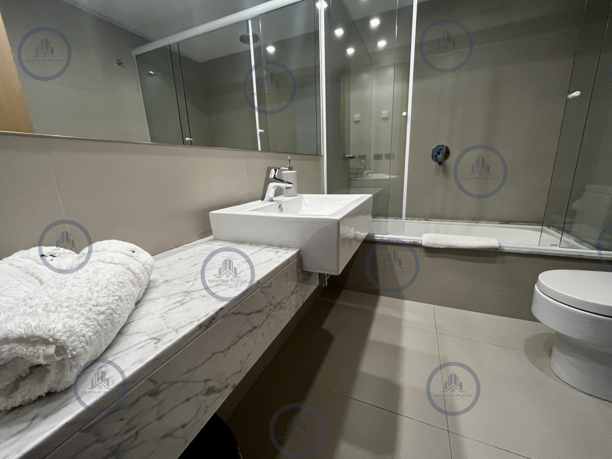 Apartamento ID.1074 - Tiburón Terrazas Barra. Sobre Playa Brava. Punta del Este.