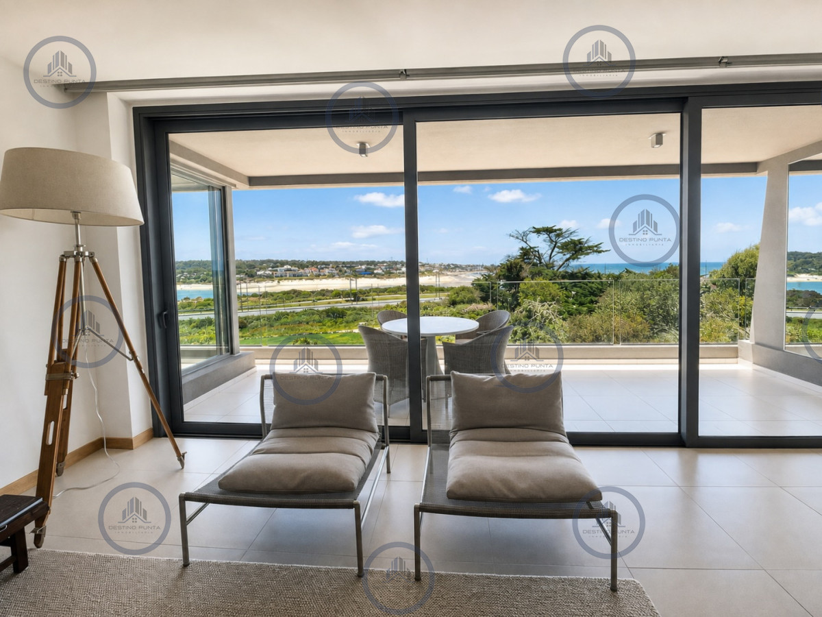 Apartamento ID.1074 - Tiburón Terrazas Barra. Sobre Playa Brava. Punta del Este.