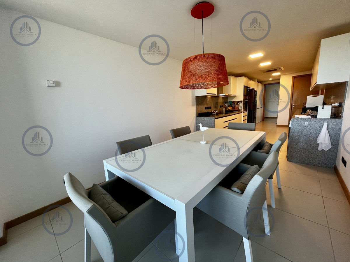 Apartamento ID.1074 - Tiburón Terrazas Barra. Sobre Playa Brava. Punta del Este.