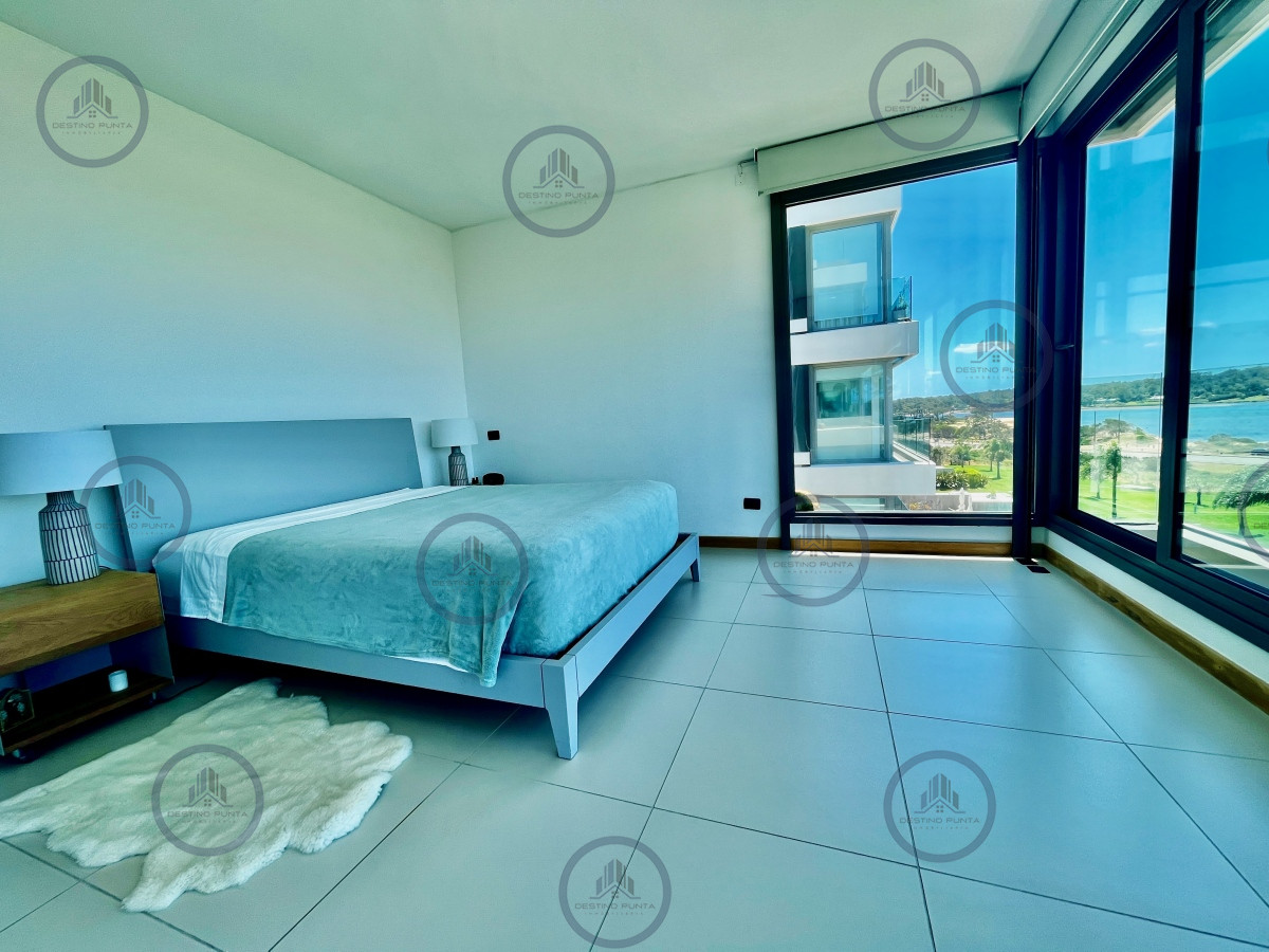 Apartamento ID.1074 - Tiburón Terrazas Barra. Sobre Playa Brava. Punta del Este.